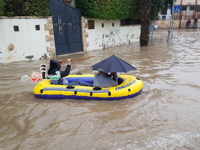 فينيتسيا المثلث ... مواطنون يتنقلون بالقوارب في شوارع قلنسوة بعد غرقها بسبب الامطار الغزيرة